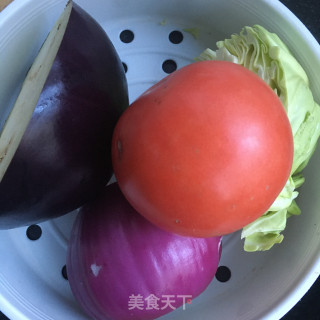 番茄炒时蔬的做法步骤：1