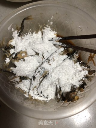 香煎多春鱼的做法步骤：5