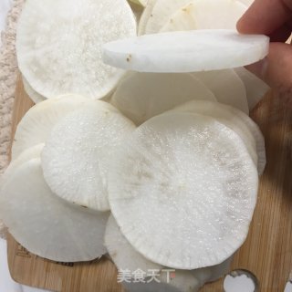 脆爽腌萝卜的做法步骤：1