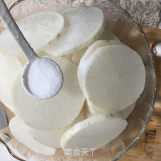 脆爽腌萝卜的做法步骤：2