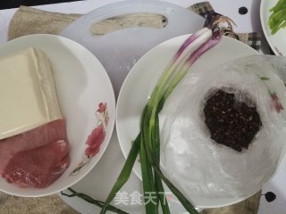 麻辣豆腐的做法步骤：1