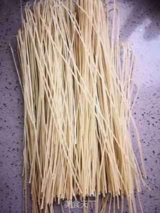 萝卜炒粉条的做法步骤：1