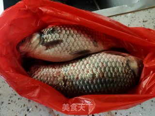 红烧鲫鱼的做法步骤：1