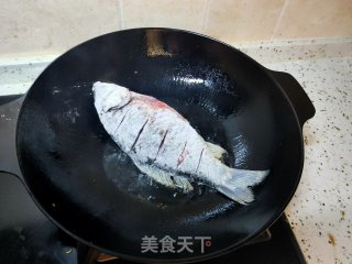 红烧鲫鱼的做法步骤：6