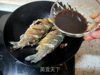 红烧鲫鱼的做法步骤：12