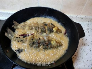 红烧鲫鱼的做法步骤：15