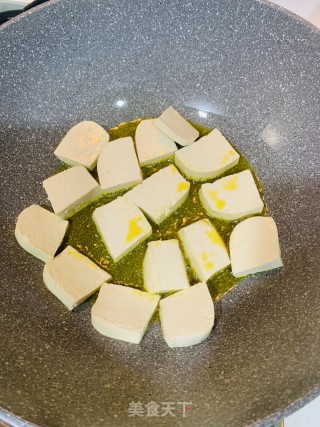 白菜煎豆腐汤的做法步骤：1