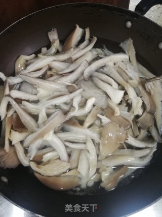 干炸蘑菇的做法步骤：2