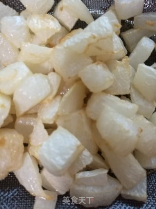 白萝卜丁素焖红薯粉条的做法步骤：4