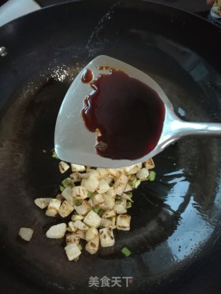 白萝卜丁素焖红薯粉条的做法步骤：7