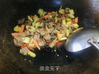 泡菜炒鸡杂的做法步骤：9