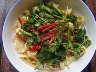 香菜拌豆腐皮的做法步骤：6
