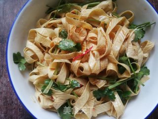 香菜拌豆腐皮的做法步骤：7