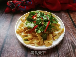 香菜拌豆腐皮的做法步骤：10