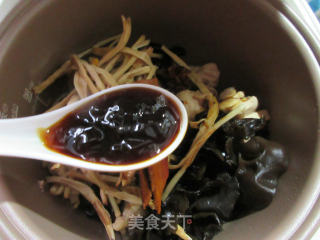 【电饭锅版】黑木耳黄花菜焖鸡块的做法步骤：7