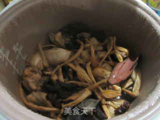 【电饭锅版】黑木耳黄花菜焖鸡块的做法步骤：15