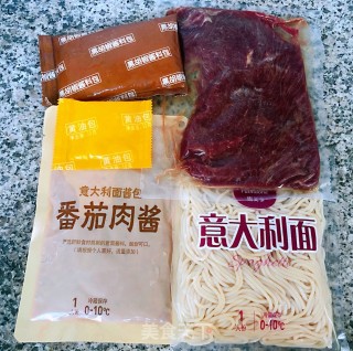 黑椒牛排意大利面的做法步骤：1