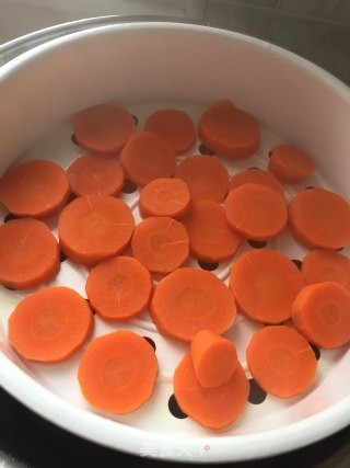 胡萝卜馒头的做法步骤：2