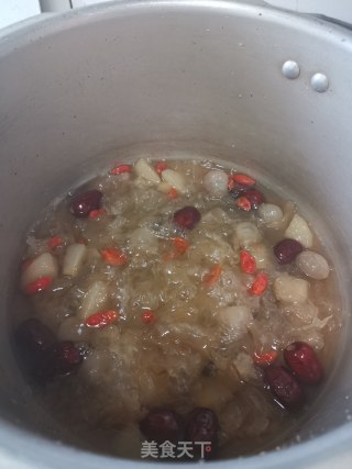 快手银耳红枣雪梨羹的做法步骤：8