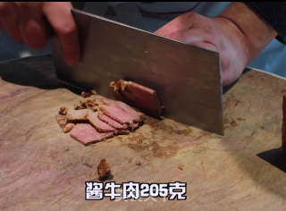 红油牛肉的做法步骤：1