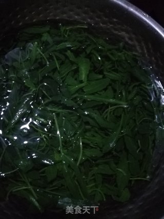 荠菜大馄饨的做法步骤：2