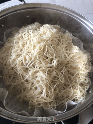 蒜苔卤面的做法步骤：1