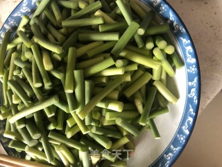 蒜苔卤面的做法步骤：2