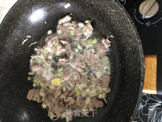 蒜苔卤面的做法步骤：3