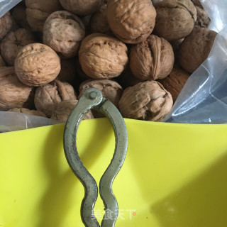 银耳核桃枸杞米润的做法步骤：1