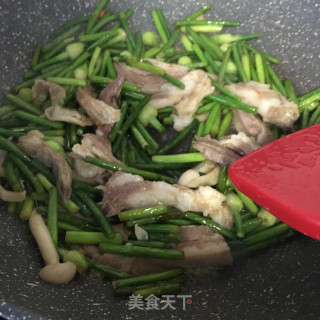 蒜苔炒羊肉的做法步骤：13