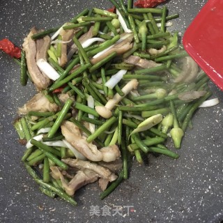 蒜苔炒羊肉的做法步骤：15