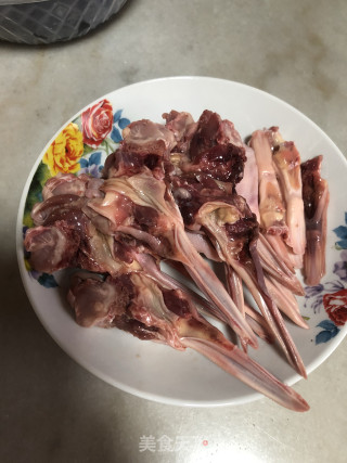 椒盐鸭下巴的做法步骤：3