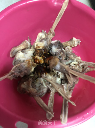 椒盐鸭下巴的做法步骤：8