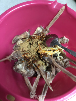 椒盐鸭下巴的做法步骤：9