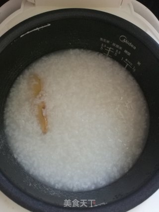 萝卜丝干贝粥的做法步骤：2