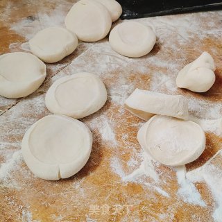 麻酱红糖烧饼的做法步骤：3