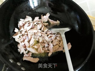 尖椒炒牛柳的做法步骤：4