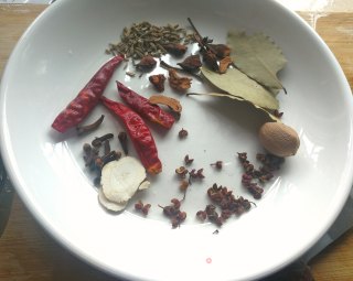 卤味（鸭翅、鸭下巴）的做法步骤：4