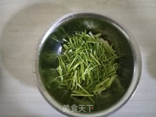 香菜炒肉的做法步骤：3