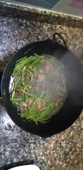 香菜炒肉的做法步骤：5