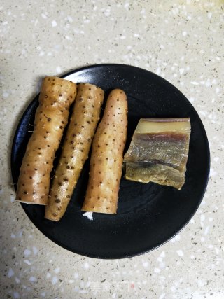腊肉蒸山药的做法步骤：1