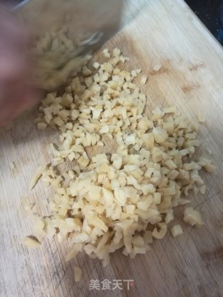 萝卜干炒鸡蛋的做法步骤：3