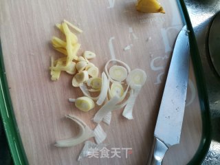 红烧墨鱼仔的做法步骤：2