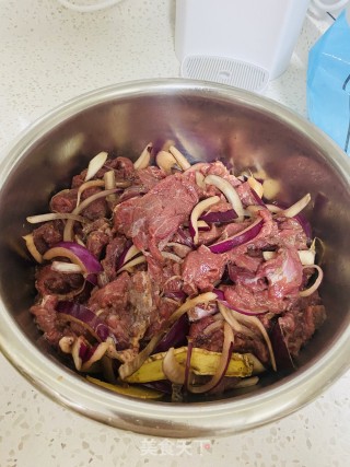 电饼铛烤牛肉的做法步骤：1