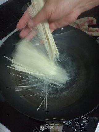 清汤宫面的做法步骤：8