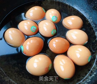 可乐鸡翅蛋的做法步骤：1