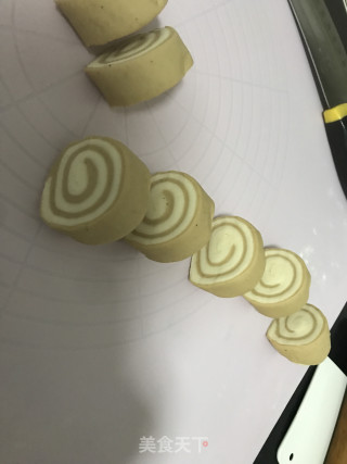 土豆家～～【奶香红糖双色馒头】的做法步骤：23