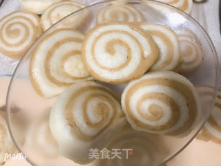 土豆家～～【奶香红糖双色馒头】的做法步骤：28