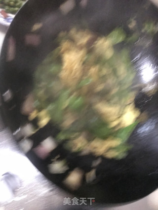 土豆家～～快手家常菜菜【青椒炒蛋】的做法步骤：5