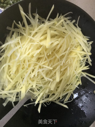 土豆家最爱～～快手家常菜【清炒土豆丝】的做法步骤：5